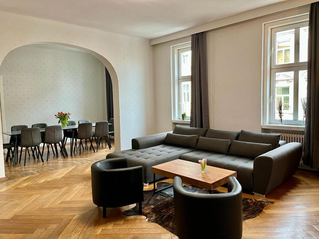 Beautiful City Centre Apartment Вена Экстерьер фото