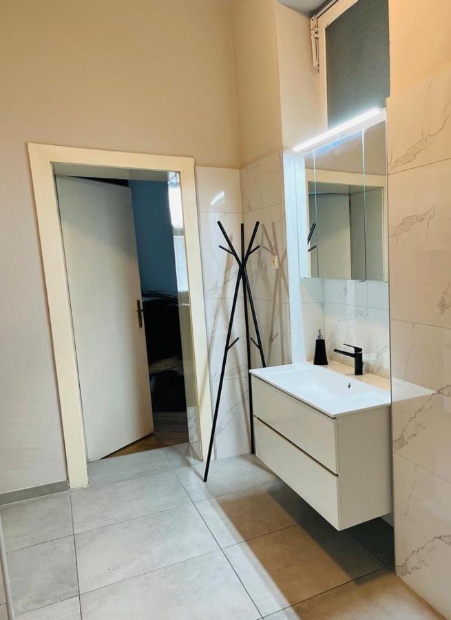 Beautiful City Centre Apartment Вена Экстерьер фото