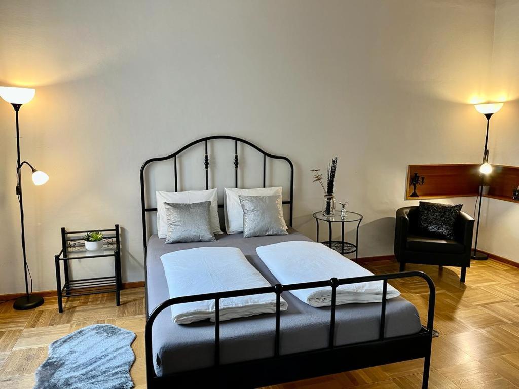 Beautiful City Centre Apartment Вена Экстерьер фото