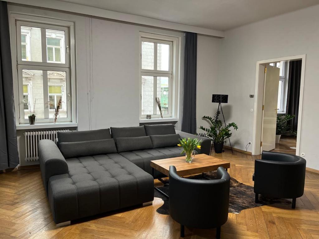 Beautiful City Centre Apartment Вена Экстерьер фото