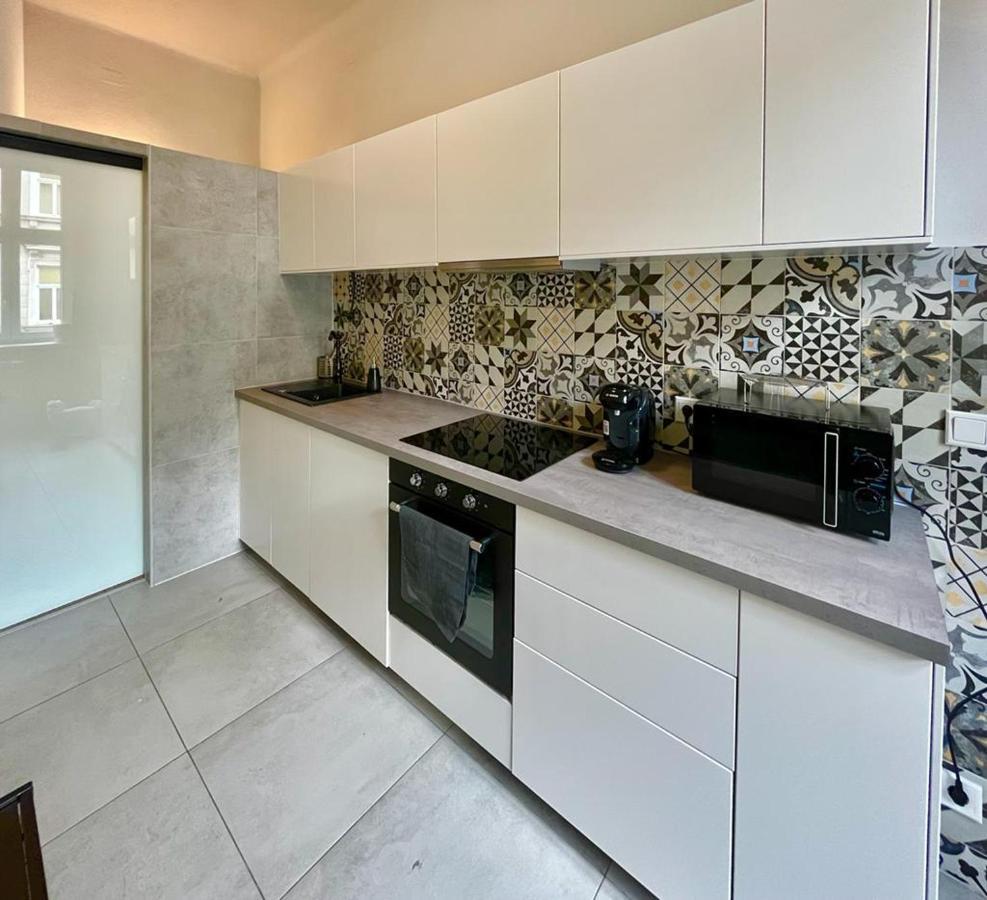 Beautiful City Centre Apartment Вена Экстерьер фото