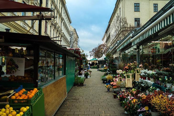 Beautiful City Centre Apartment Вена Экстерьер фото