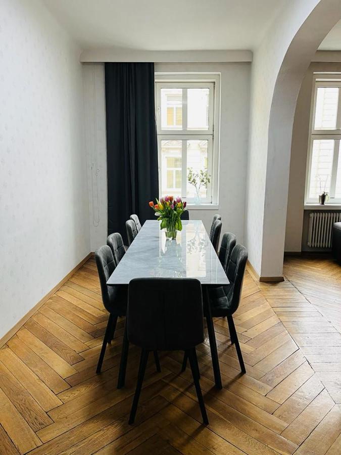 Beautiful City Centre Apartment Вена Экстерьер фото