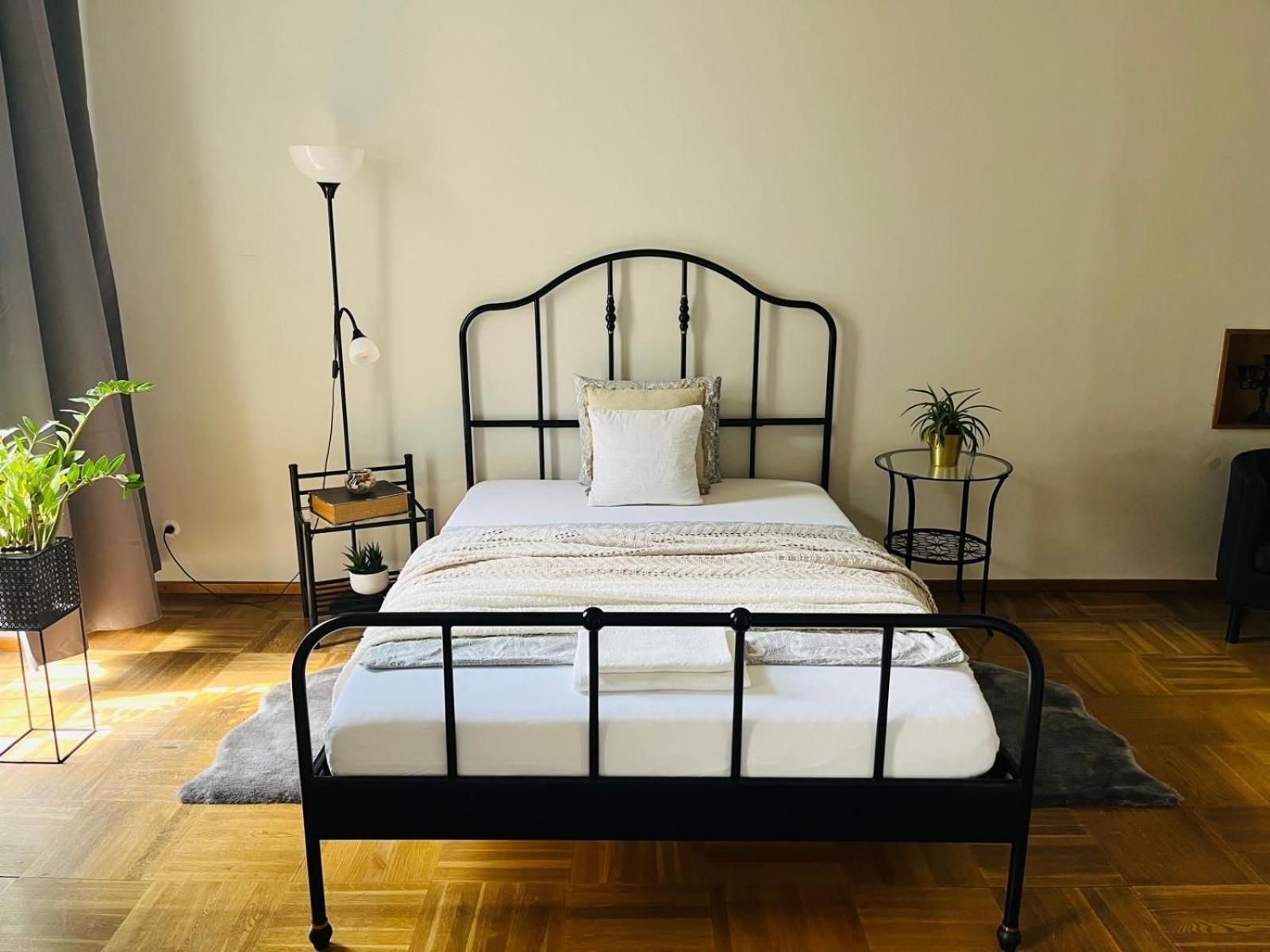 Beautiful City Centre Apartment Вена Экстерьер фото