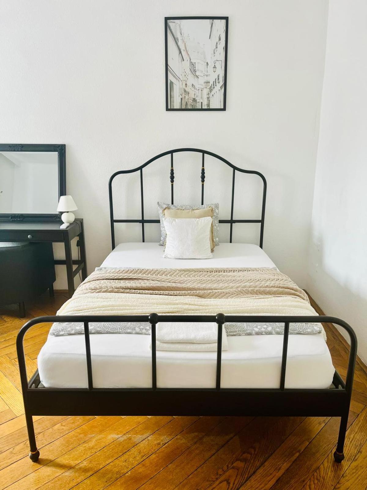 Beautiful City Centre Apartment Вена Экстерьер фото