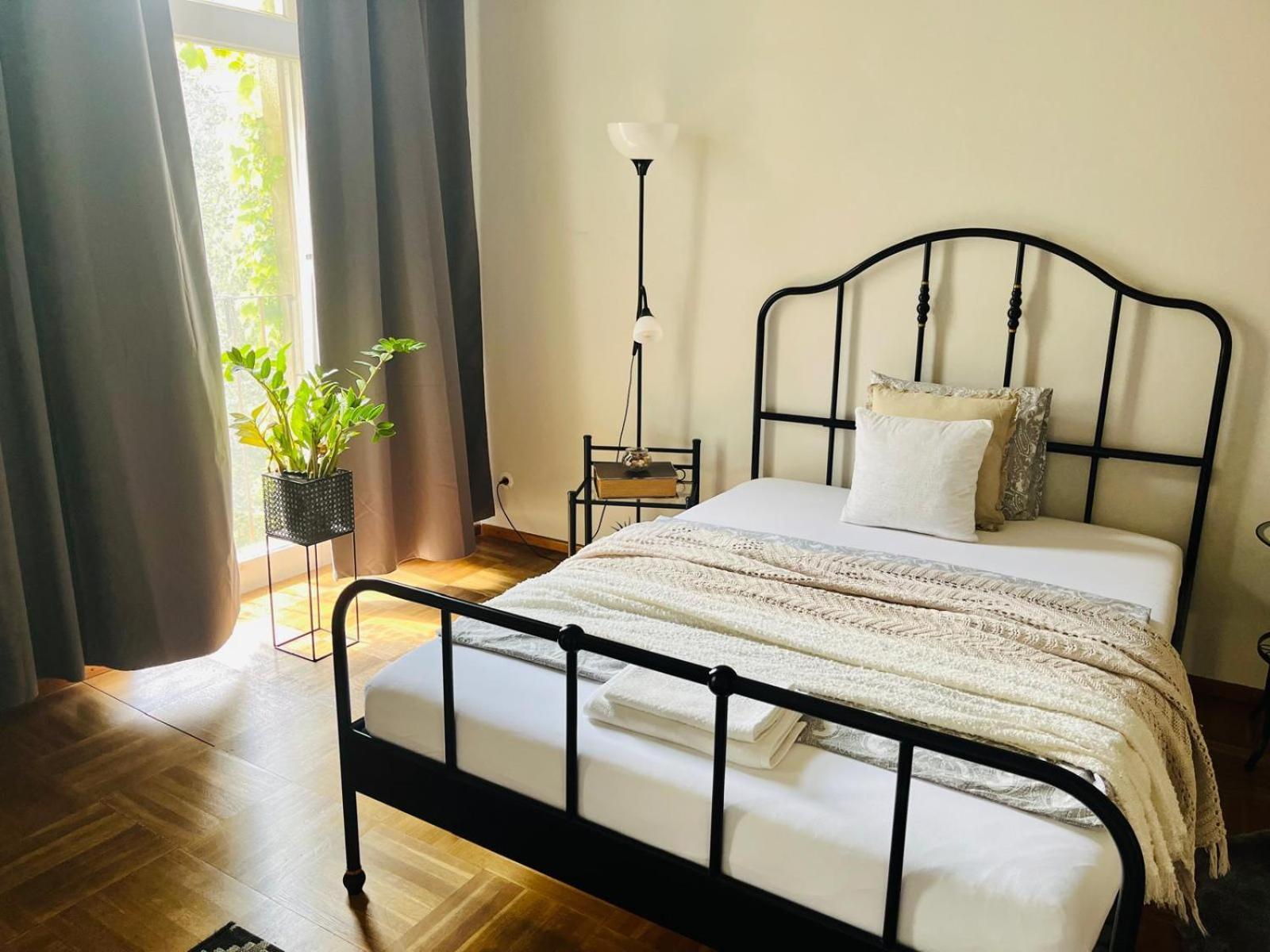 Beautiful City Centre Apartment Вена Экстерьер фото